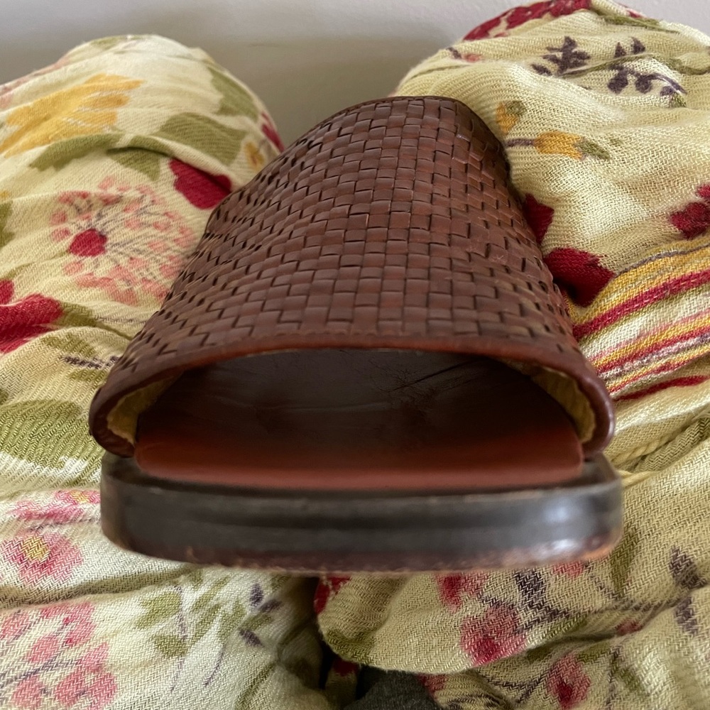 Bally men’s slip on classic brown leather basket weave. Great condition 8 1/2. - Picture 3 of 5